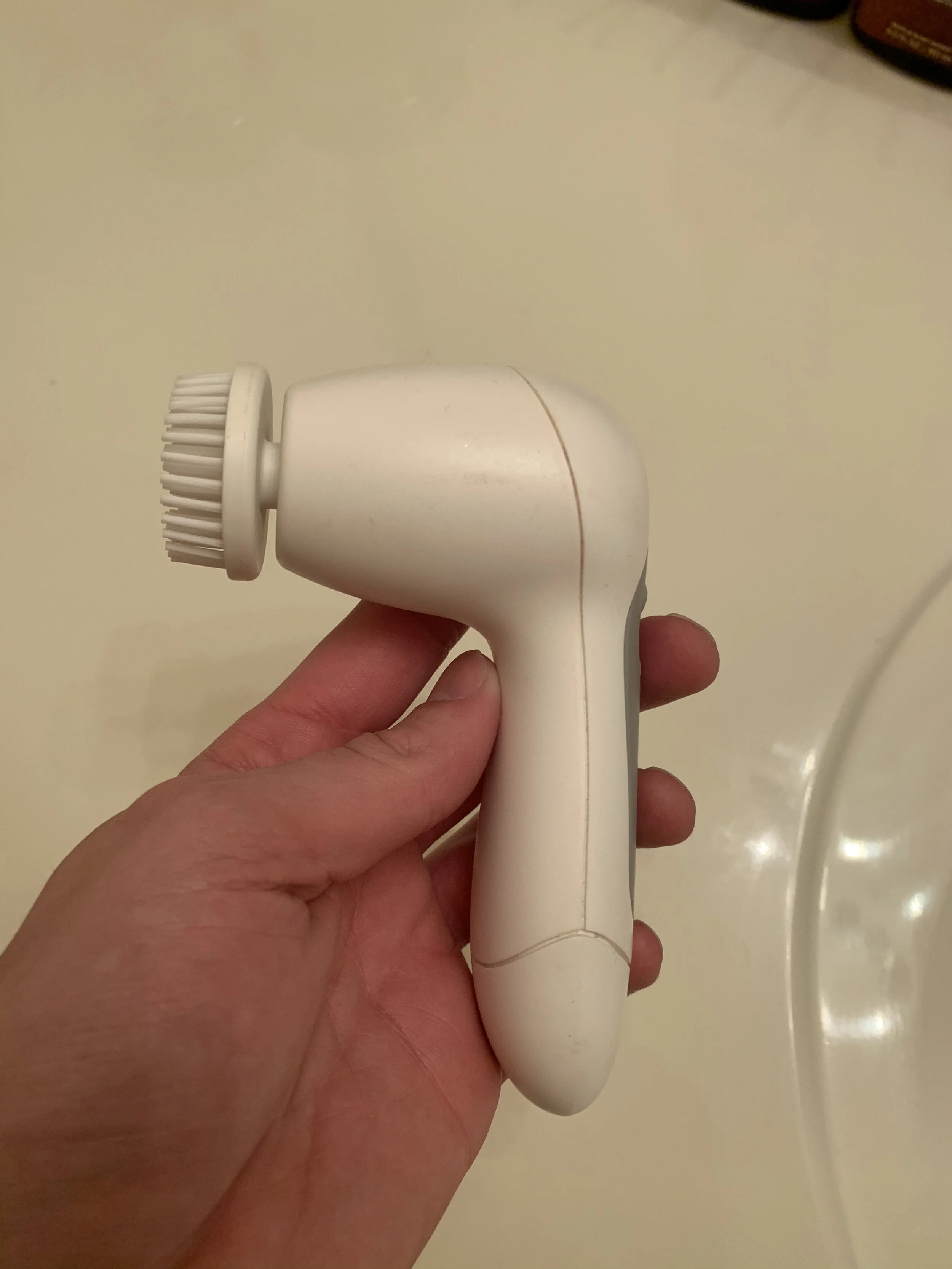 Find this power brush here: https://www.amazon.com/s?k=cleansing+spin+brush&gclid=Cj0KCQjwgtWDBhDZARIsADEKwgO3XWtkgEJQebqGGOIM8dsCvbe61a5sy8zV0I2bxpSNQAbBN3XlCzUaAnOyEALw_wcB&hvadid=153678161267&hvdev=c&hvlocphy=9027720&hvnetw=g&…