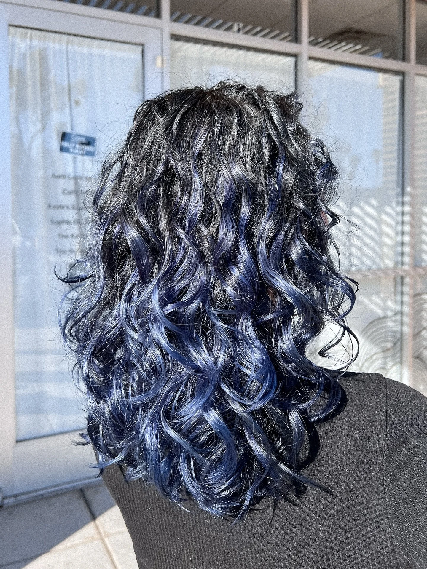🫐🫐🫐 blueeee berry hair dreams! 

Now booking January appointments! Located in Scottsdale, Arizona 8322 E. McDowell Road Suite 103 Scottsdale, AZ 85257

To book a custom color consultation and a haircut, please visit: www.auracurlsbyeden.com/howtob