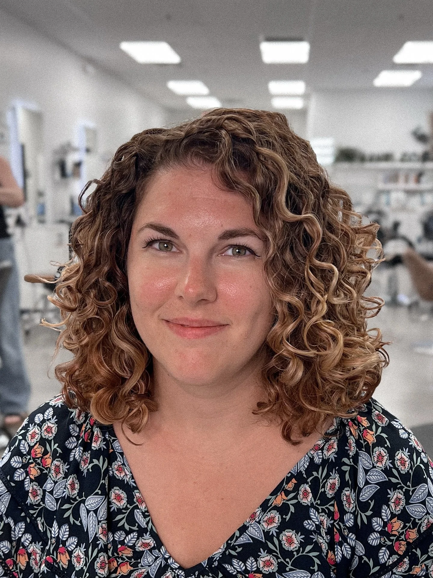 3 dimensional shades
Strategic placement
Minimal stress on the curl pattern
Maximum WOW ✨
Your aura deserves intention. 🌙