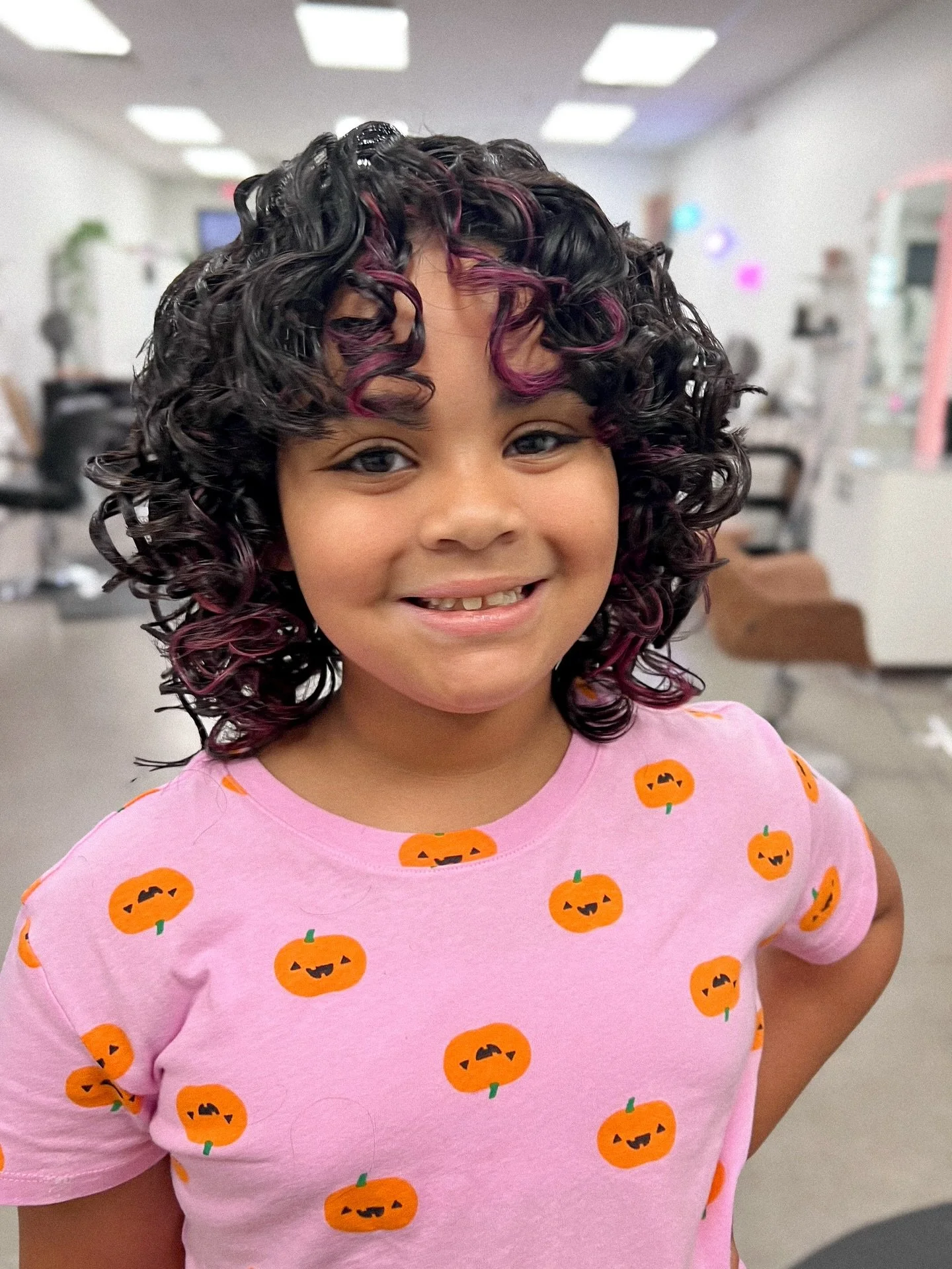 A little pop of pink peekaboo highlights 💕✨

I am taking a pause on new color clients until further notice. If you already get color done by me the services are available to book online at your convenience! With that being said, I&rsquo;m now bookin