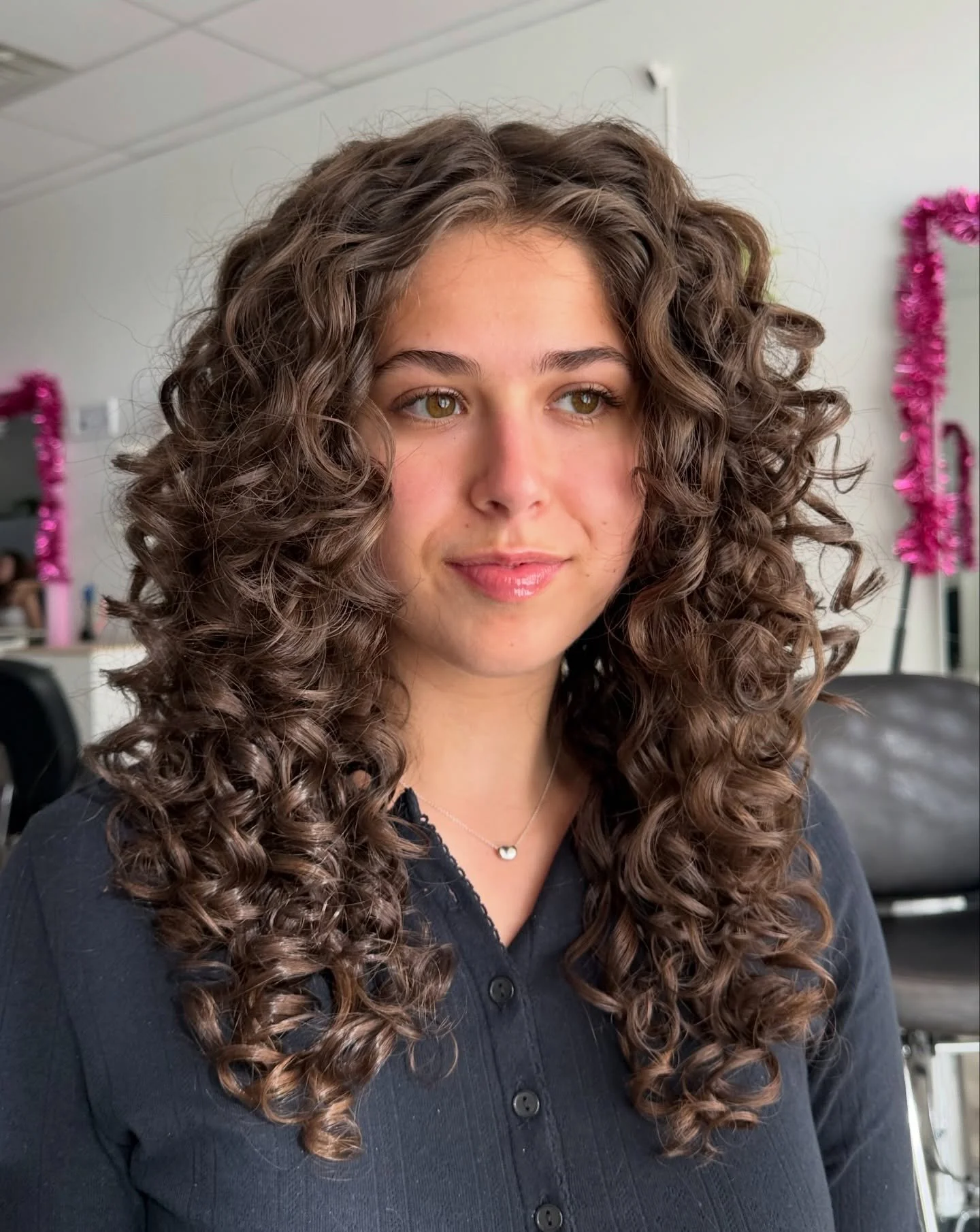 Haircut grown out from what we did 6months ago ➡️ haircut we did recently!
Yeah I know hair just keeps growing, but you have to maintain it every 2-8 months depending on how fast your shape grows out 🤓