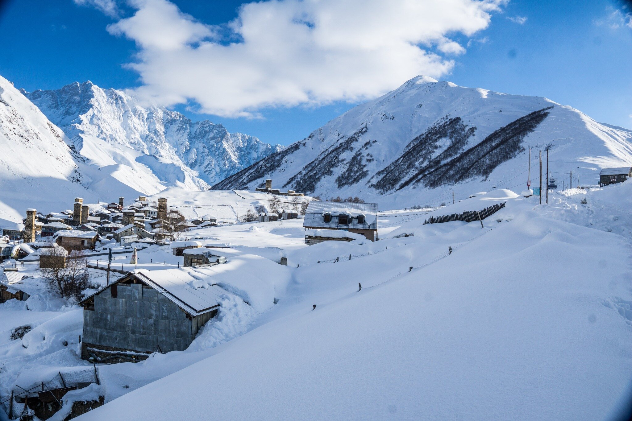Neuer Blogeintrag - Skitouren in Swanetien - Link in Bio
Erfahrungen, Touren, Tracks und Tipps f&uuml;r eine Skitourenreise in den wilden Kaukasus

#alpinmanufaktur 
#tourenschmiede 
@weguideyou 
@thisisskitouring  @volklskis @markerproducts @dalbell