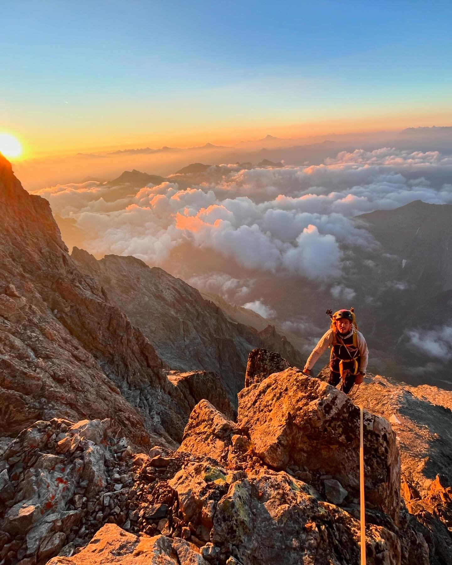 Klassischer Alpinismus im wilden Ecrins-Gebirge:
S&uuml;dgrat auf den Petit Pelvoux, Aufstieg auf Pointe Puiseux mit anschlie&szlig;ender Traverse &uuml;ber den #glacierdesviolettes und vires d&rsquo;Ailefroide zur&uuml;ck nach Ailefroide

&Auml;u&sz