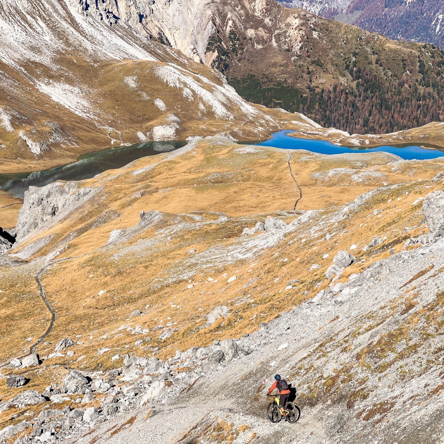 &quot;Das Leben ist wie Fahrradfahren. Um das Gleichgewicht zu halten, musst du in Bewegung bleiben.&quot; &ndash; Albert Einstein

#tourenschmiede 
#alpinmanufaktur 

#patagoniamtb  #grvaschau #rocknrolla #trailsharing #fairtrailgraub&uuml;nden #end
