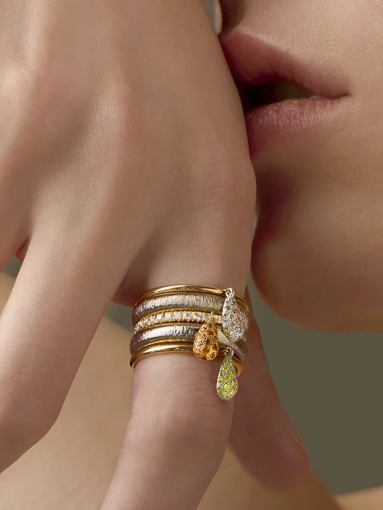 02_LILY_247_R3 +PEAU CADRE╠üE 2.webp