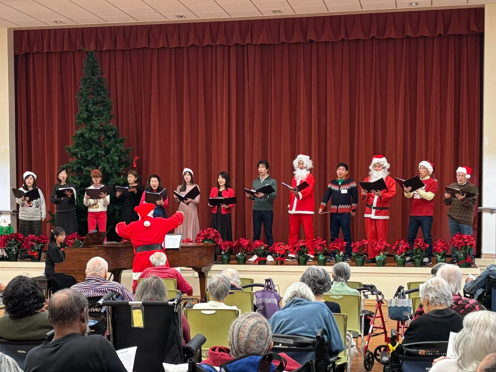 Isabella Centerでミニコンサートを開催しました