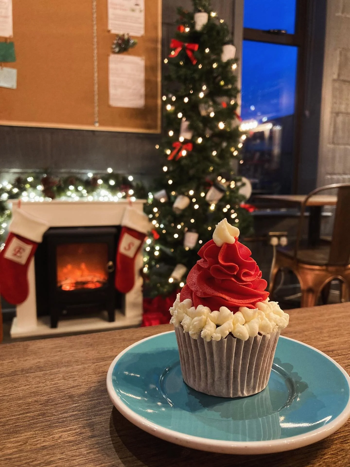 Santa (or better @kingsmere_cakes ) stopped by and left some festive cupcakes! 🎅🧁
&bull;
Topped with an icing Santa&rsquo;s hat - sweet, cozy, and perfect with your favourite coffee.
Available now, while they last! ☕✨
#fltrcoffee #langfordvillage #