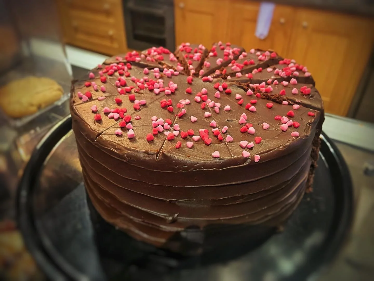 Love is&hellip; sharing a slice of this rich chocolate fudge cake with your significant other or a lovely friend! 🍫🍰🩷🤍💜

#fltrcoffee #langfordvillage #chocolatefudgecake #valentinesday #kingsmerecakes