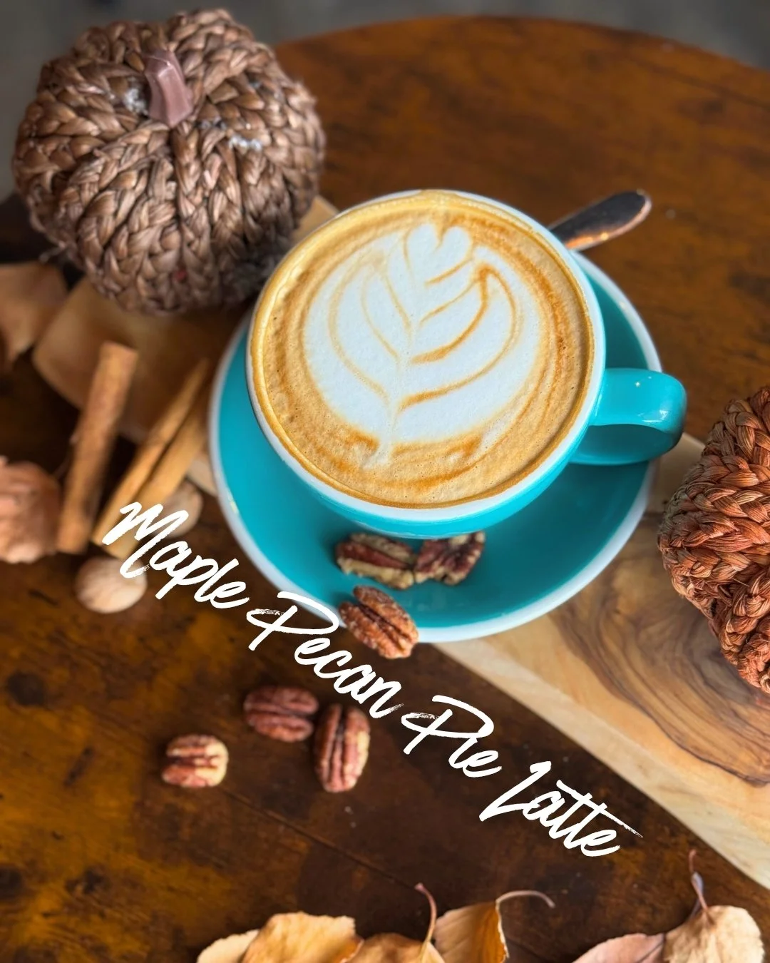𝗔 𝗹𝗶𝘁𝘁𝗹𝗲 𝘁𝗮𝘀𝘁𝗲 𝗼𝗳 𝗮𝘂𝘁𝘂𝗺𝗻 🍂 

Smooth coffee, sweet maple and rich pecan flavours come together in our new 𝐌𝐚𝐩𝐥𝐞 𝐏𝐞𝐜𝐚𝐧 𝐏𝐢𝐞 𝐋𝐚𝐭𝐭𝐞 🥧 

Perfect for crisp mornings, cosy afternoons and everything in between. ☕️🤎