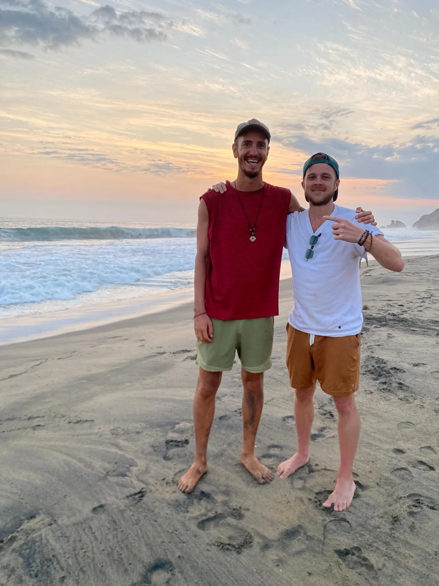 This week celebrating &agrave; visit from brother @plantbased_future and facilitating Resonant Man circles in Mazunte. I have been in circle with this brother for 2 years and this was our first time in person. Thanks to all the incredible men who joi