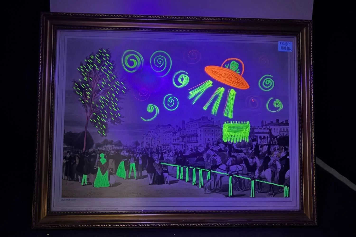 Activity | Glow and Tell: Hidden Art Adventures