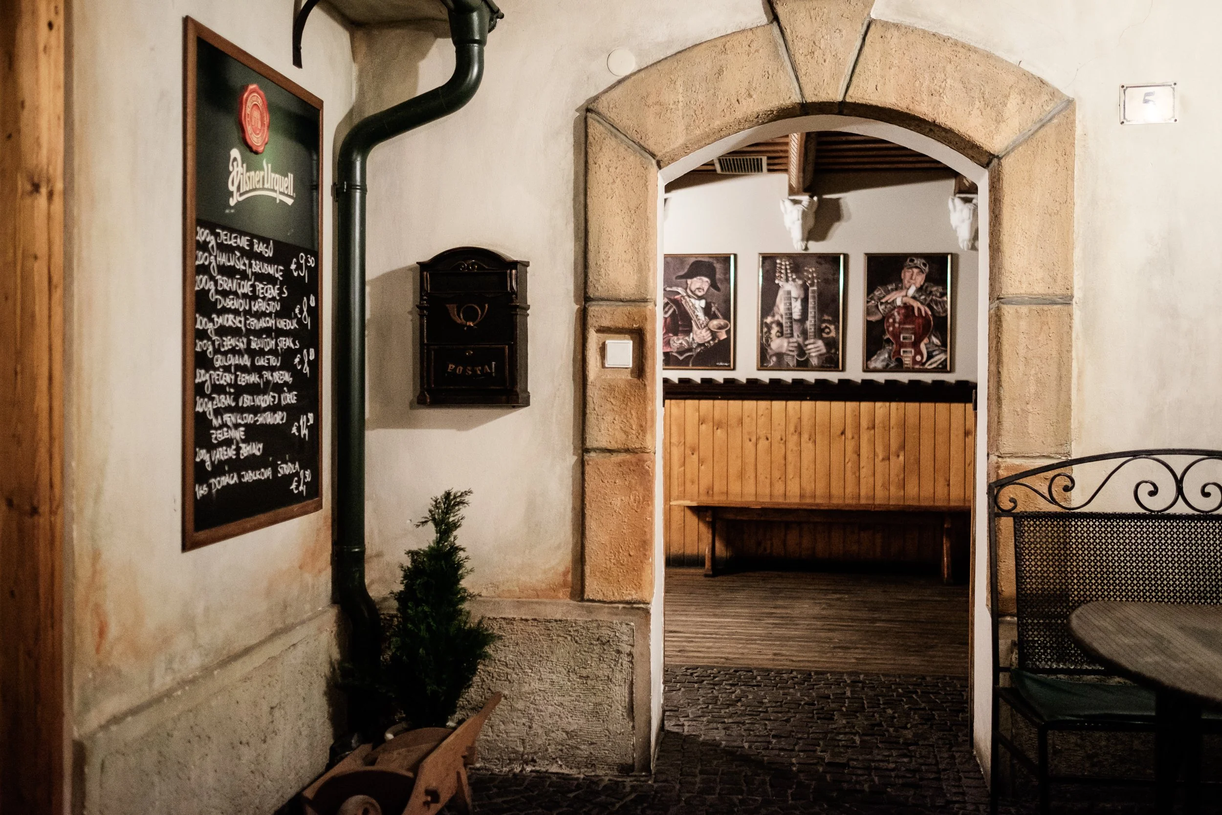 Thomas Skovsende Website-Well Served Here-104-2.jpg