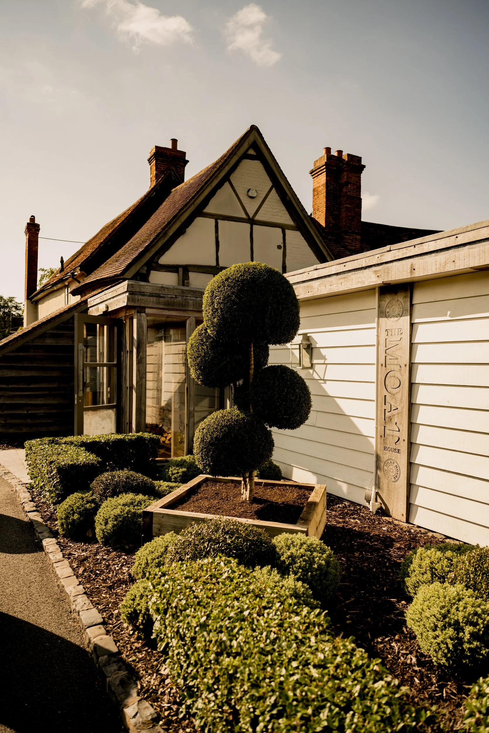 20240919-Fullers_Lovely Pubs_Moat House-1020.jpg