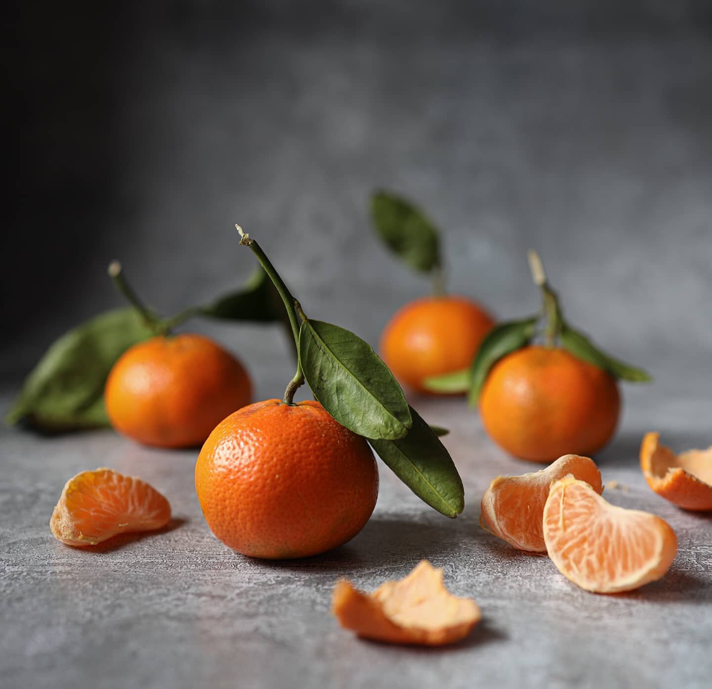 Vitamin C
&bull;
&bull;
#citrus #mandarin #clementine 
#foodphotography #foodstyling #foodstylist #foodporn #foodstagram #bvsbackdrops