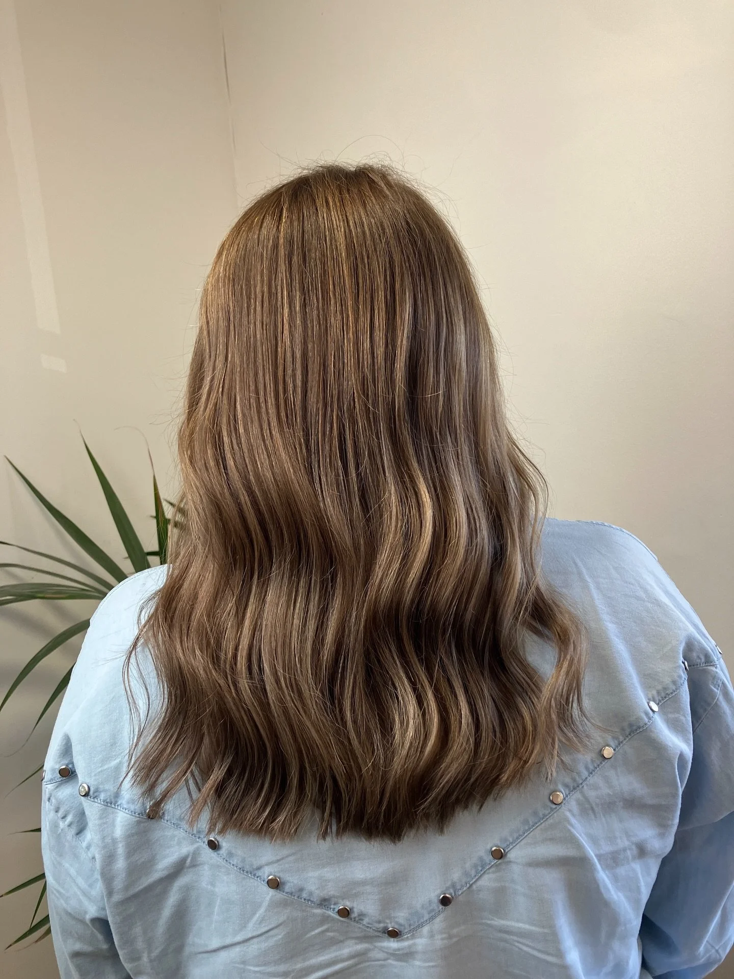 Box dye drama? 🎭 

We&rsquo;re not promising we can sort every at home disaster but, Izzy&rsquo;s client Chloe had dyed her hair at home and was unhappy with the results 😉

Izzy achieved this gorgeous colour with a full head of balayage, gloss in b