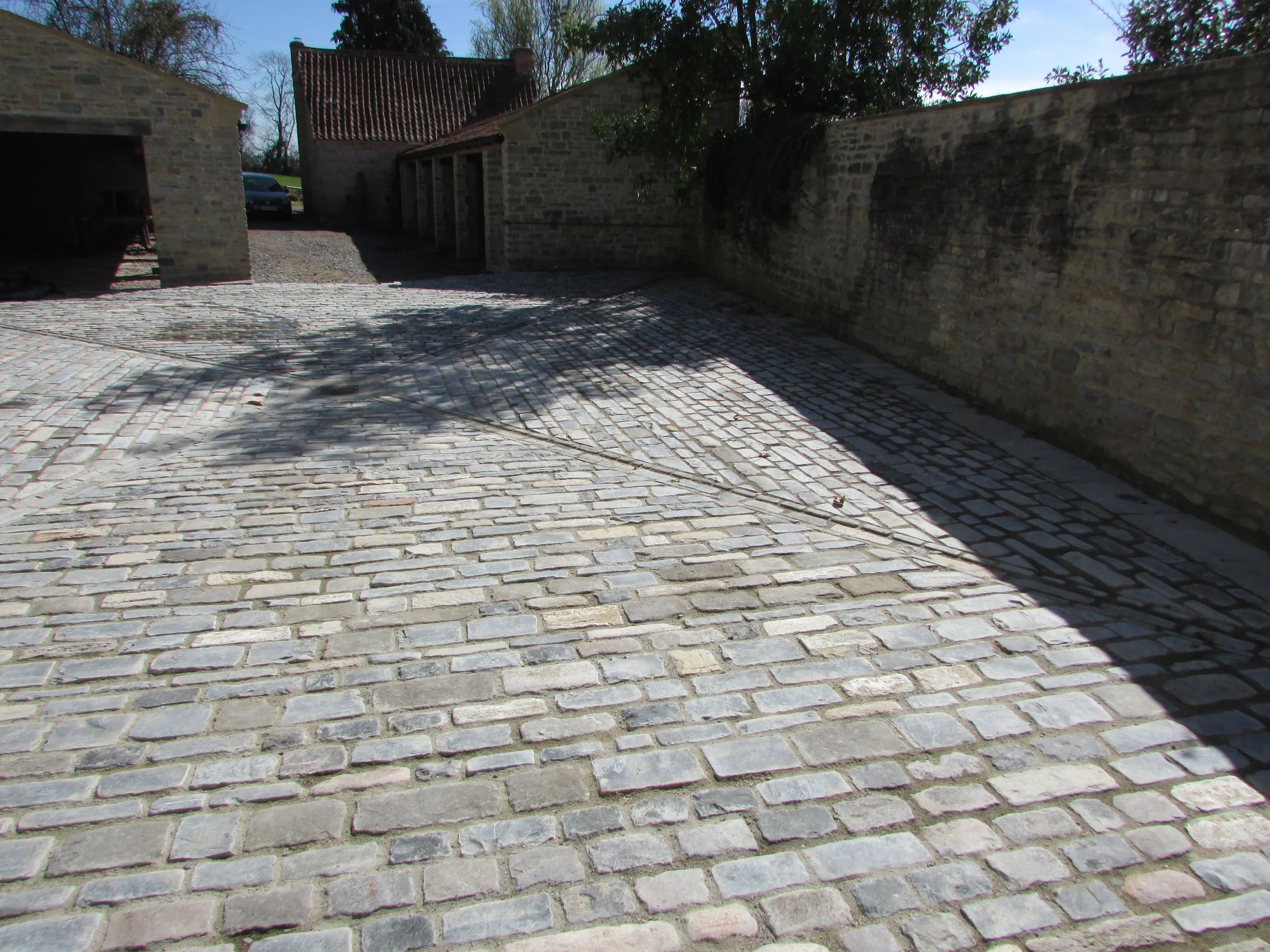 Keinton Limestone Rustic Cobbles 100-150 x Random Lengths