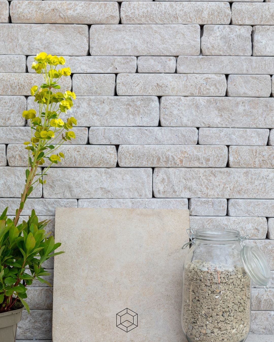 We can't get enough of our new Zahra Beige linear! This beautiful creamy beige limestone cladding has been paired with Edlington Honed paving and Maldon Shell Blend for today's moodboard.

Allgreen. Masters In Stone.

#exteriordesign #architecture #l
