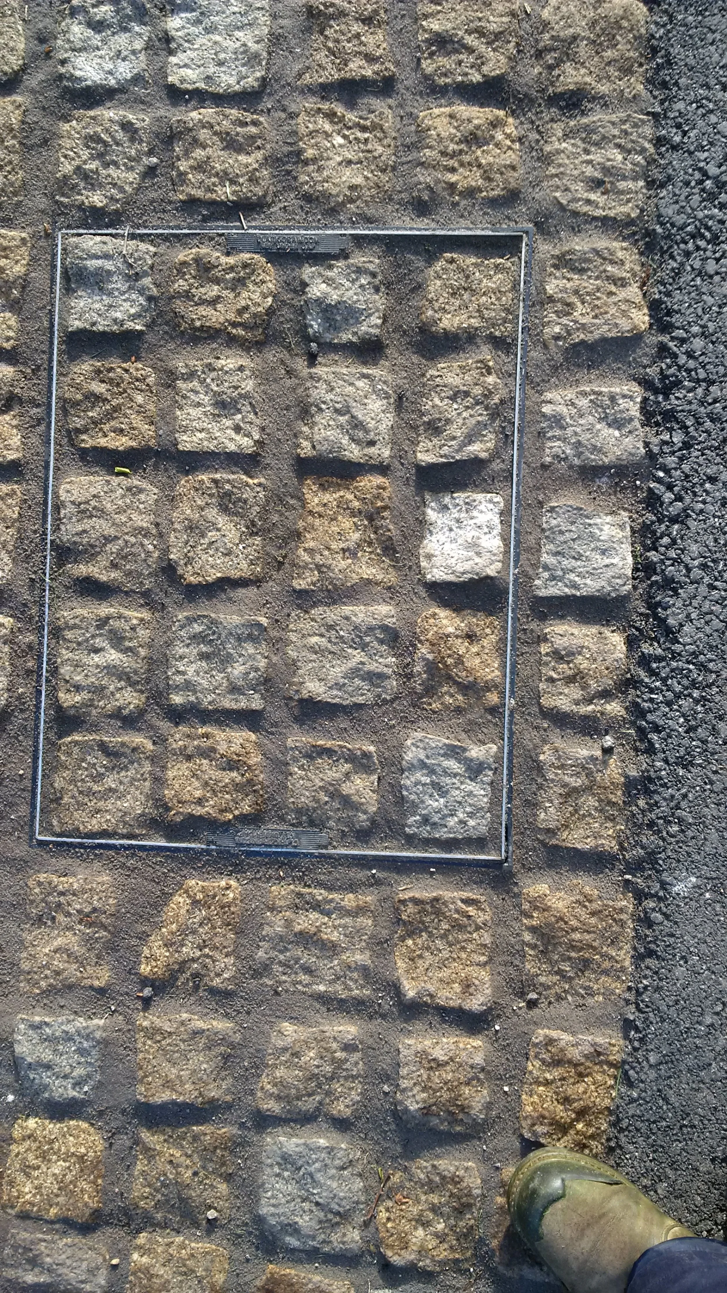 Harvest Beige Granite Setts-100 x 100 — Allgreen