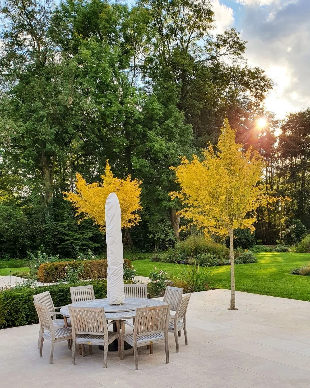 We&rsquo;re embracing all the autumn colours with these beautiful shots from one of our favourite projects 🍂

The soft beige tones of Zahra Beige paving tie in perfectly with the outdoor furniture and complement the house, making the orange leaves t