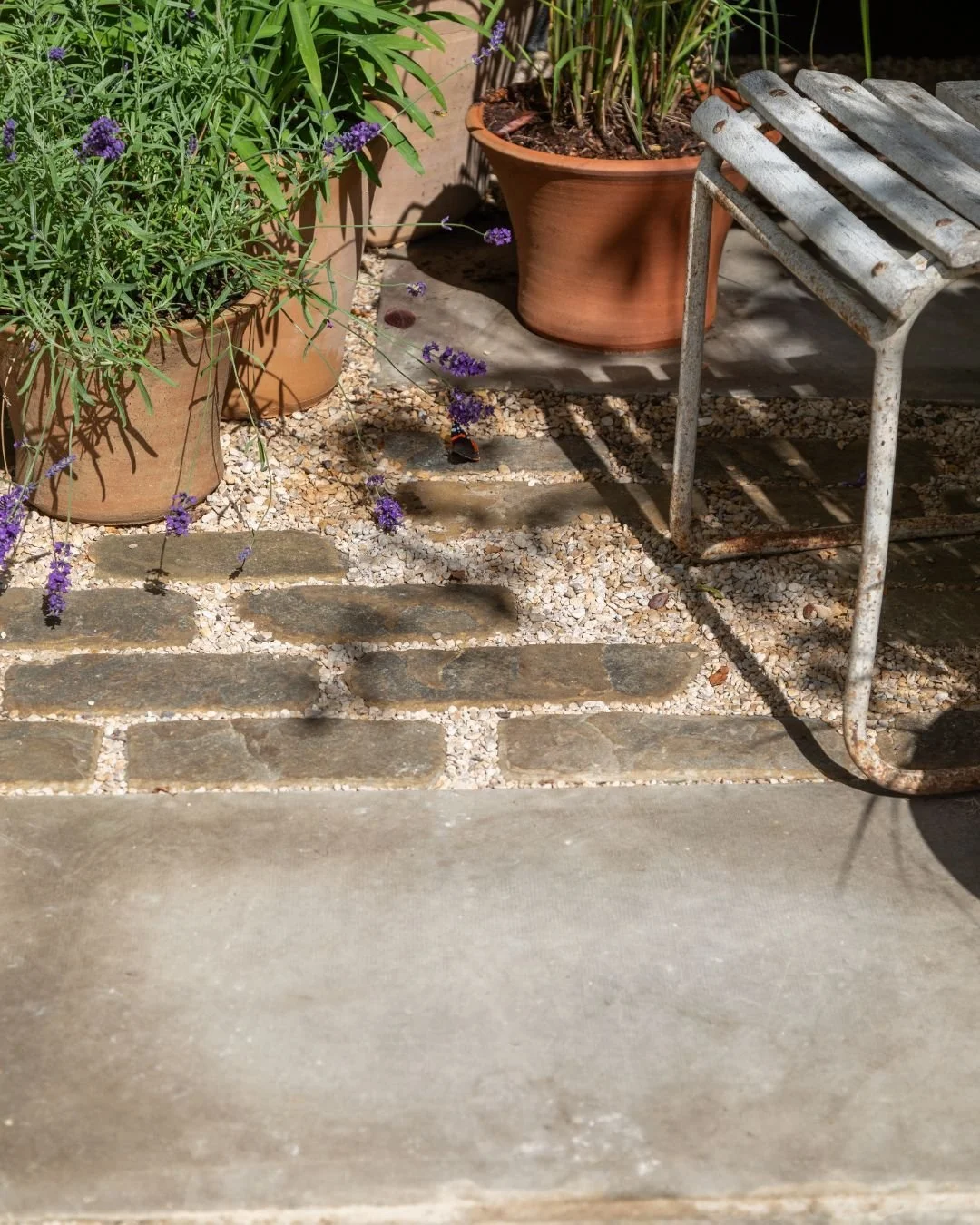 Throwback to Hampton Court 2024 ✨ 

This enchanting garden showcases Apperley paving, Apperley Stableyard Cobbles and Harleyford blend. Together they add a rustic charm and timeless appeal to the space, inviting visitors to immerse in its serene beau