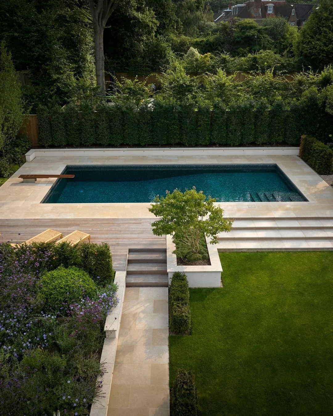 In light of this year's BALI Awards, here's a throwback to this winner from last year for Domestic Garden Construction - Over &pound;250k. 

This spacious garden features Zahra Beige paving and copings in a washed finish and Cotswold Pebbles, and it 