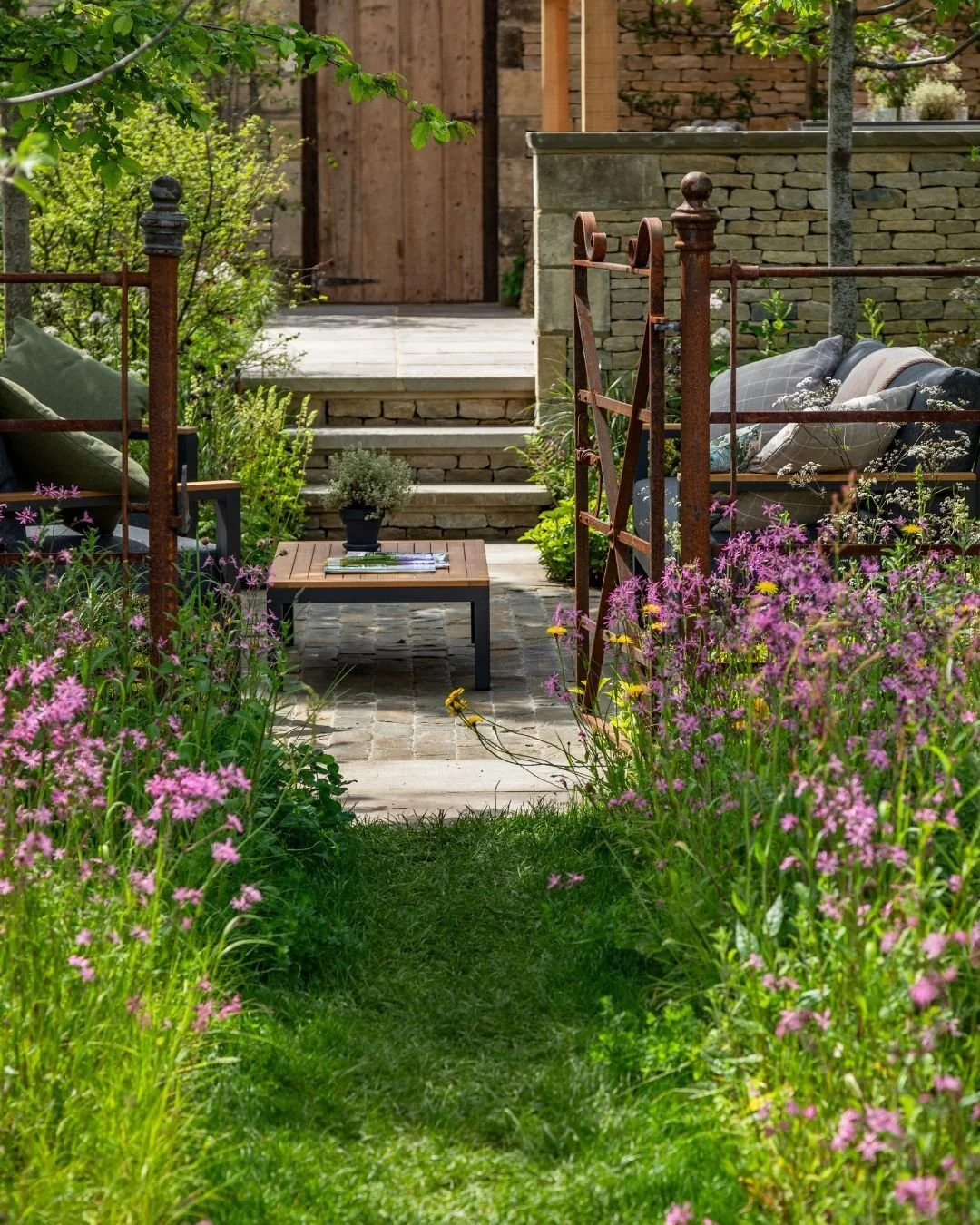Throwback to the Cotswold Garden from Malvern Spring Festival 2024 🌿 

This beautiful garden has us longing for sunny spring days. Inspired by the Cotswold landscape, it&rsquo;s designed for those who love spending time outdoors with family and frie