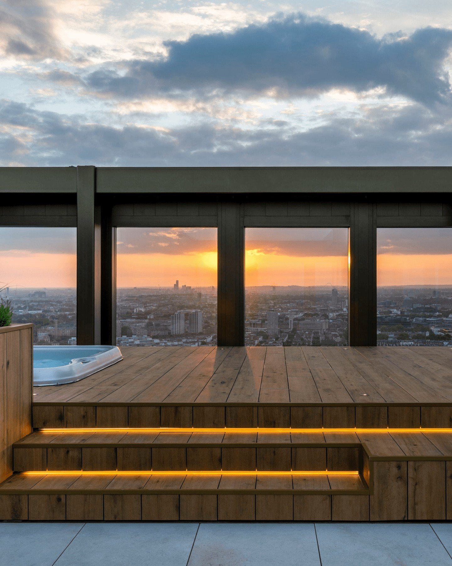 Rooftop privacy, sunset glow and Beaumont setting the scene 🌇 

Beaumont's creamy beige tones pair effortlessly with the decking and lighting, creating a sleek rooftop retreat. 

Photo credits: @mossodesign_

Allgreen. Masters in Stone.