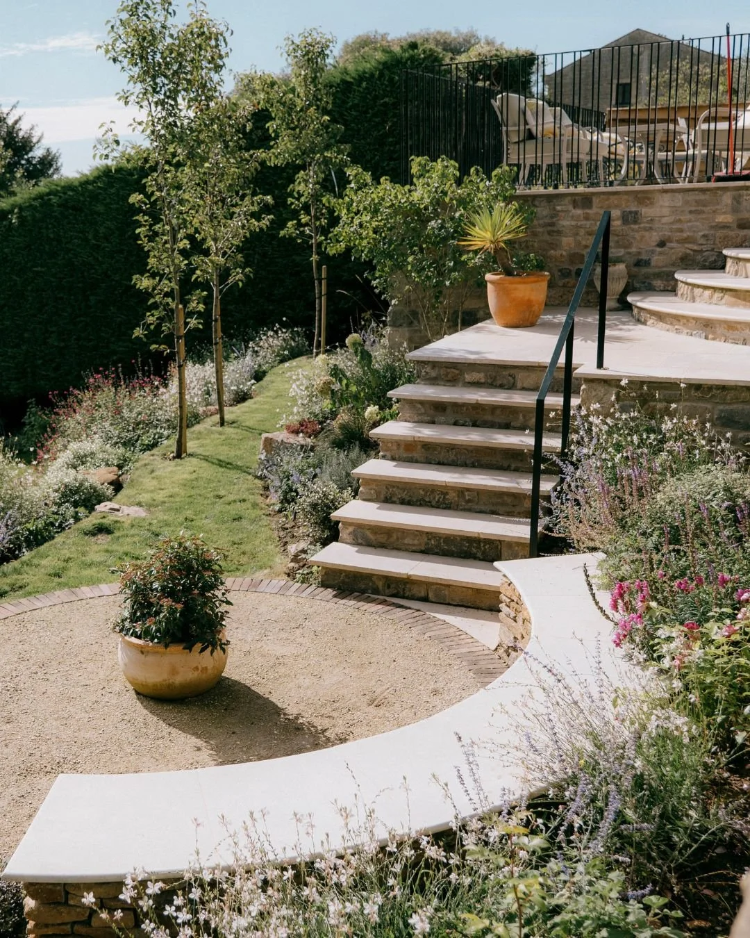  Products:  Somerset Buff Selfbinda  and  Zahra Beige paving , steps and copings  Photography by Artur Tixiliski  Built by  Arlington Landscapes     