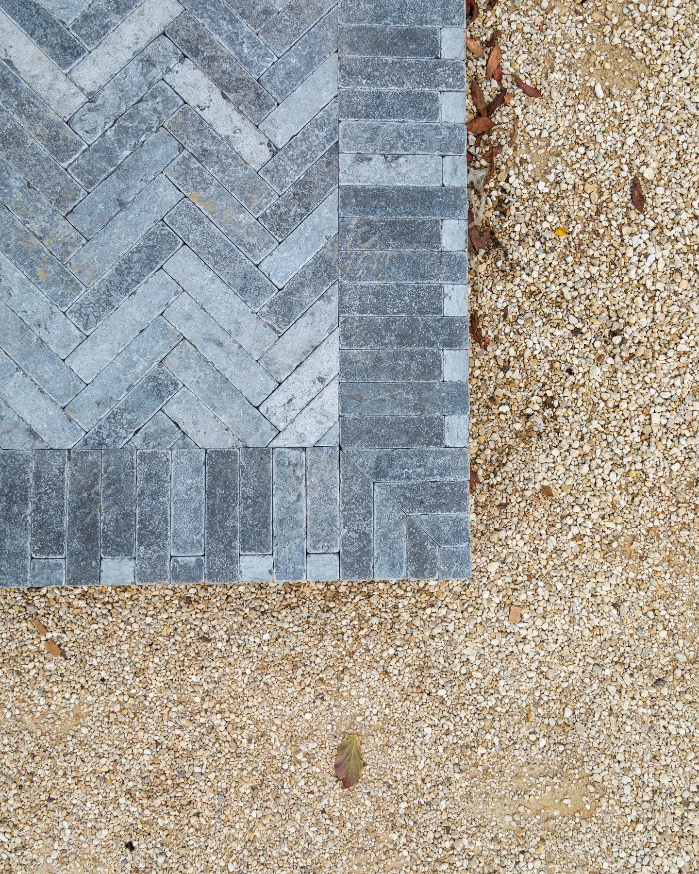 Happy Easter Monday 💚 

To celebrate the bank holiday, here's a moodboard that focuses on contrasts: the grey tones of Alexandria Stackers enhance the vibrant warmth of Harleyford Blend.

If you want to see this moodboard in real life, you can pop t