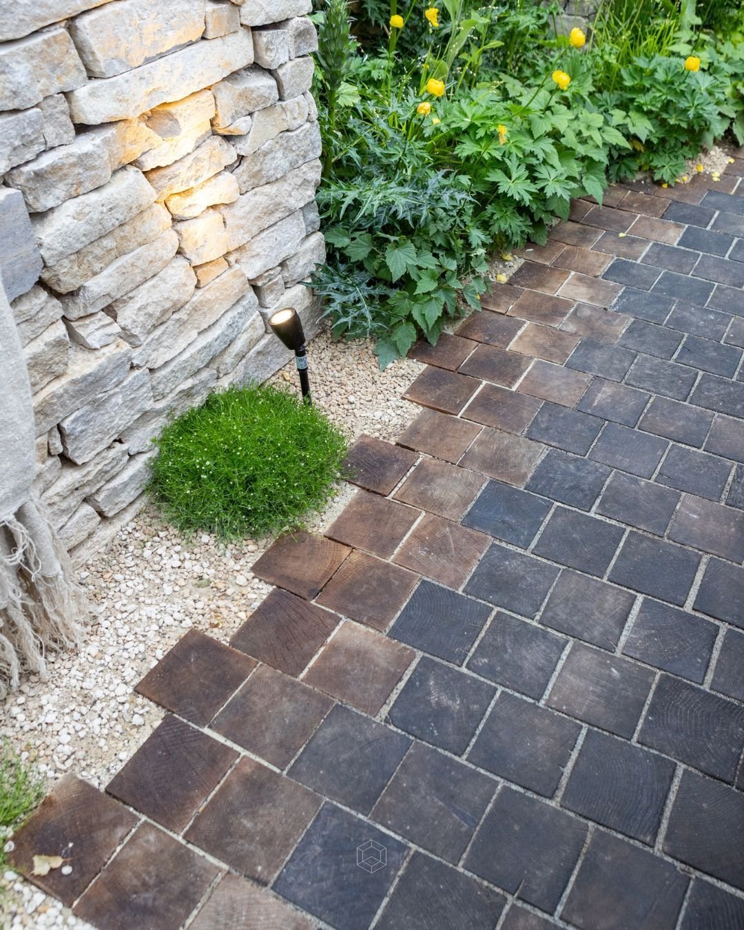 Happy Monday with this moodboard from the 'Money Doesn't Grow on Trees' Garden at Chelsea Flower Show 2024 🌿.

The moodboard features natural and charred Oak Setts alongside Somerset Buff Selfbinda and Durlston Cladding. Together, these materials cr