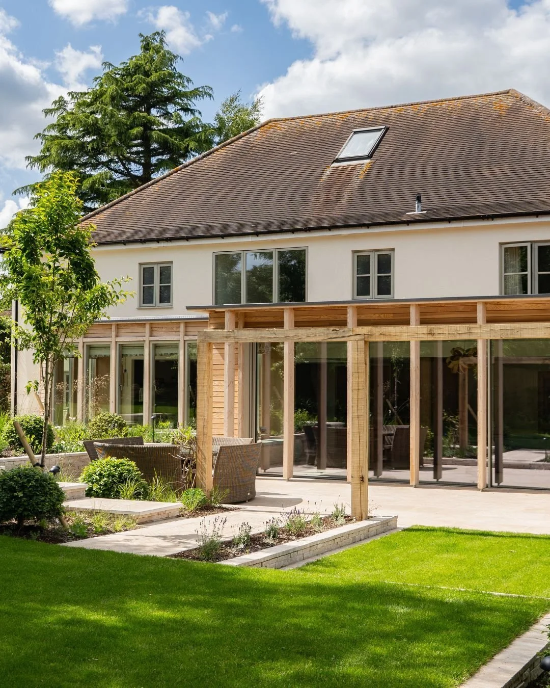 Throwback to this gorgeous garden transformation in Saffron Walden 💚. 

This residential garden showcases the beauty of Zahra Beige, as it's used for paving, stackers and pitchers, creating a harmonious outdoor space that radiates tranquility and so