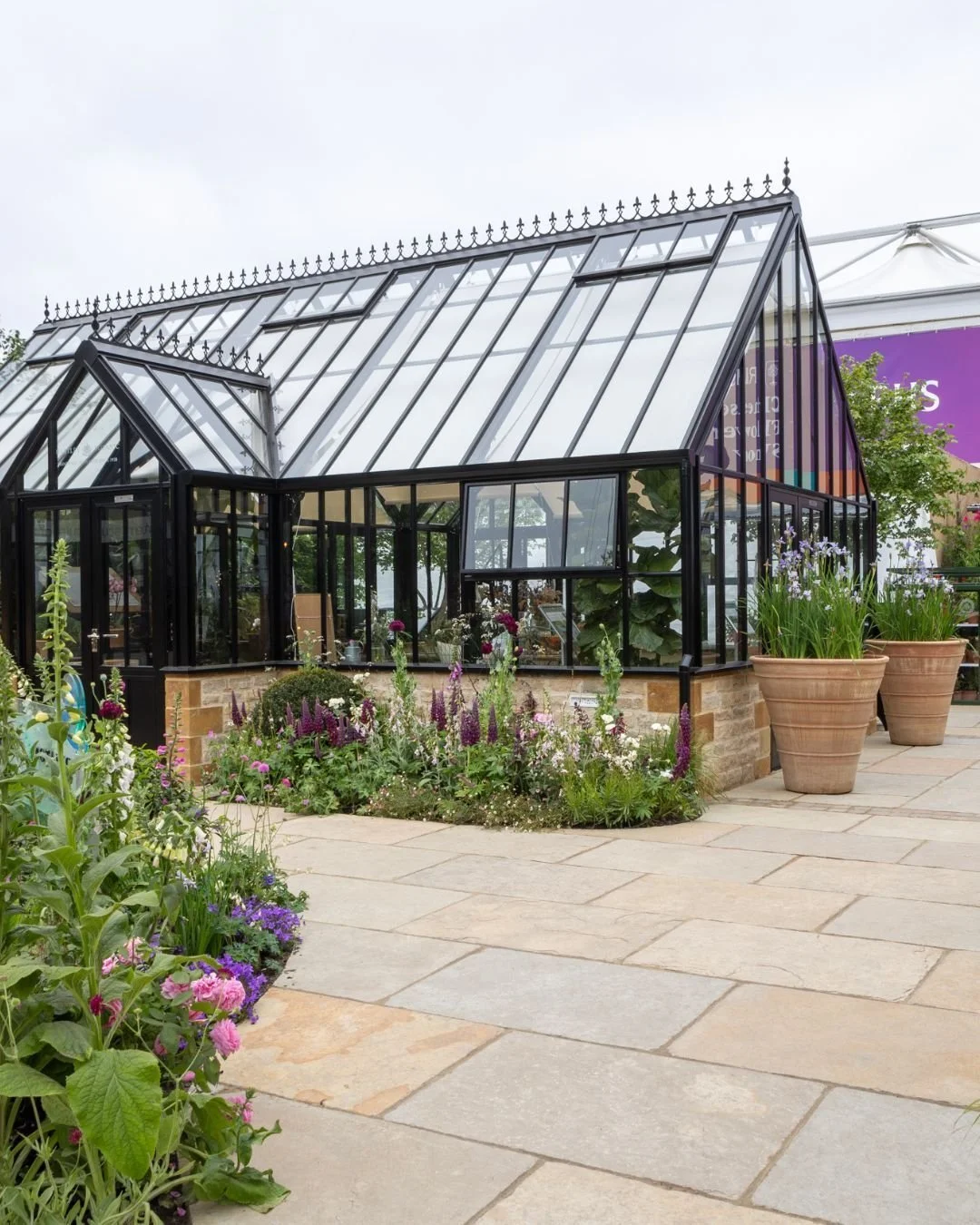 With Chelsea Flower Show fast approaching, we can't help but reminisce about past gardens and trade stands. 

@hartley_botanic took home a prestigious 5 Star Award at the 2024 show, drawing inspiration from the timeless elegance of Victorian gardens.