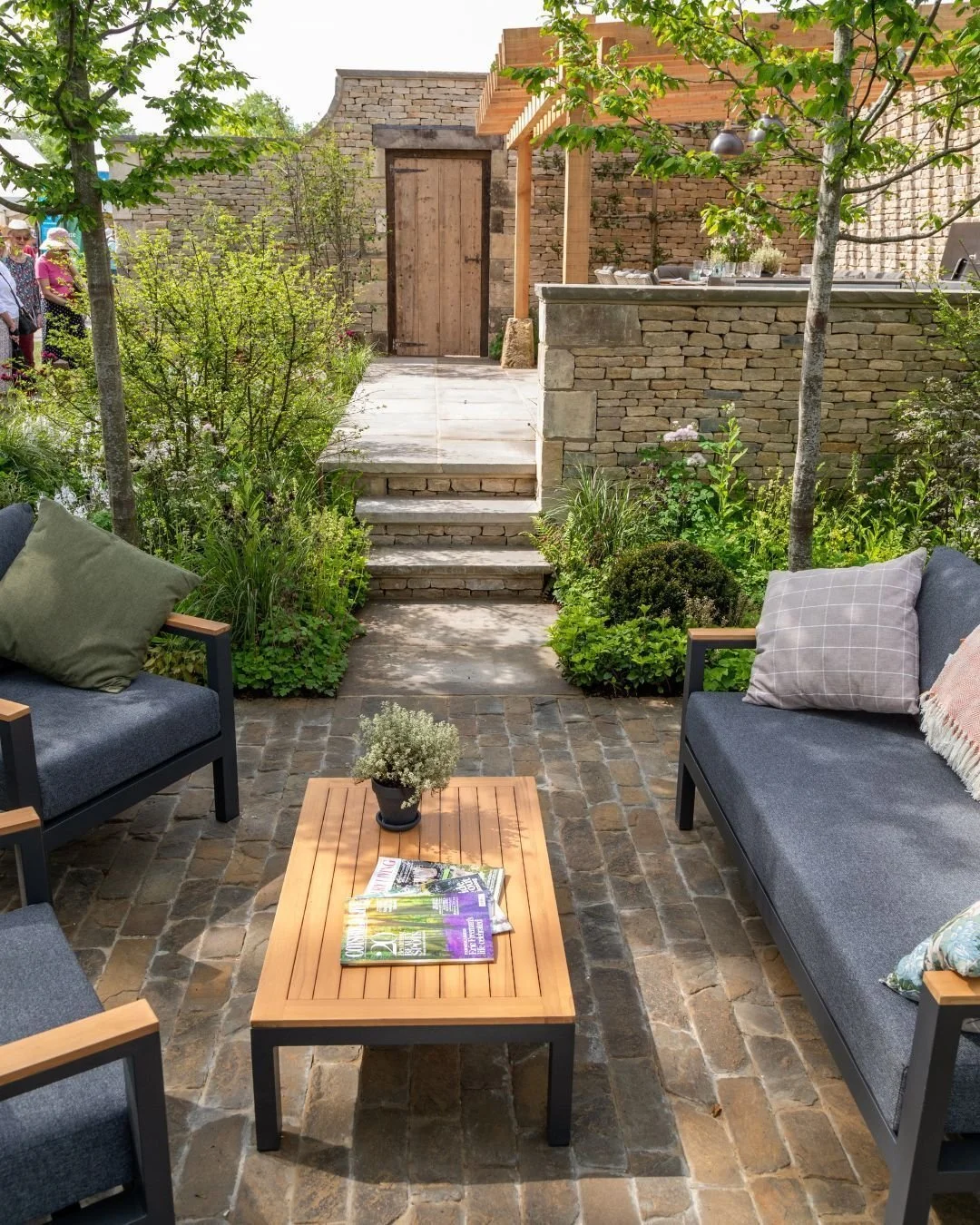 This is The Cotswolds Garden from RHS Malvern Spring Show 2024 🌸 

This show garden, designed to enjoy time outdoors with friends and family, won Gold Medal, Best in Show and Best in Construction. It was amazing to contribute to such an acclaimed ga