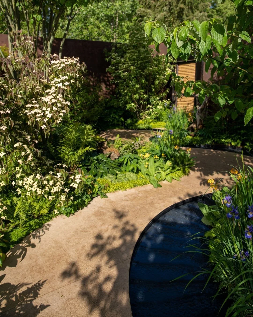 We can't believe tomorrow is the big day, and Chelsea Flower Show officially kicks off! 

Good luck to everyone who's worked on this year's gardens, from designing to building, and of course, supplying materials and plants! We're part of so many exci