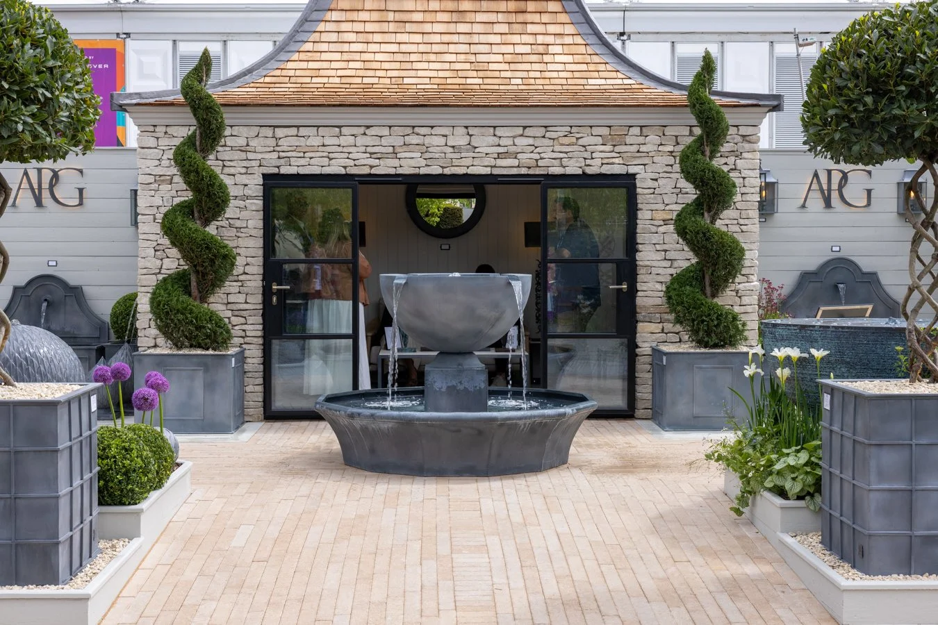  Products:  Durlston Cladding ,  Zahra Beige Mallets Washed   Photography by Ellie Walpole 