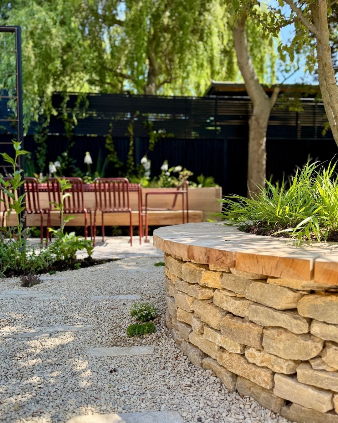 Throwback to this wonderful outdoor space in Wandsworth, expertly designed and built by @tomhowardgardens . 

We were delighted to supply Zahra Beige Pitchers, Durlston Cladding, Cotswold Pebbles 10mm and Dorset Buff Fines for this project. The selec