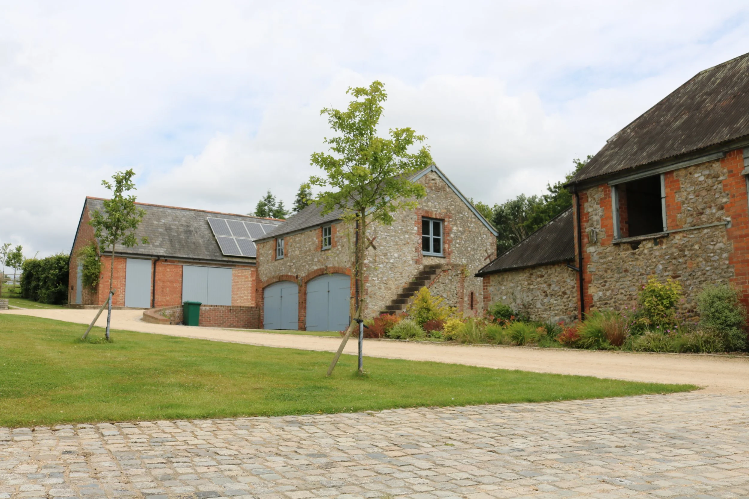 Reclaimed Granite Cobbles, Selfbinda Somerset Gold.JPG