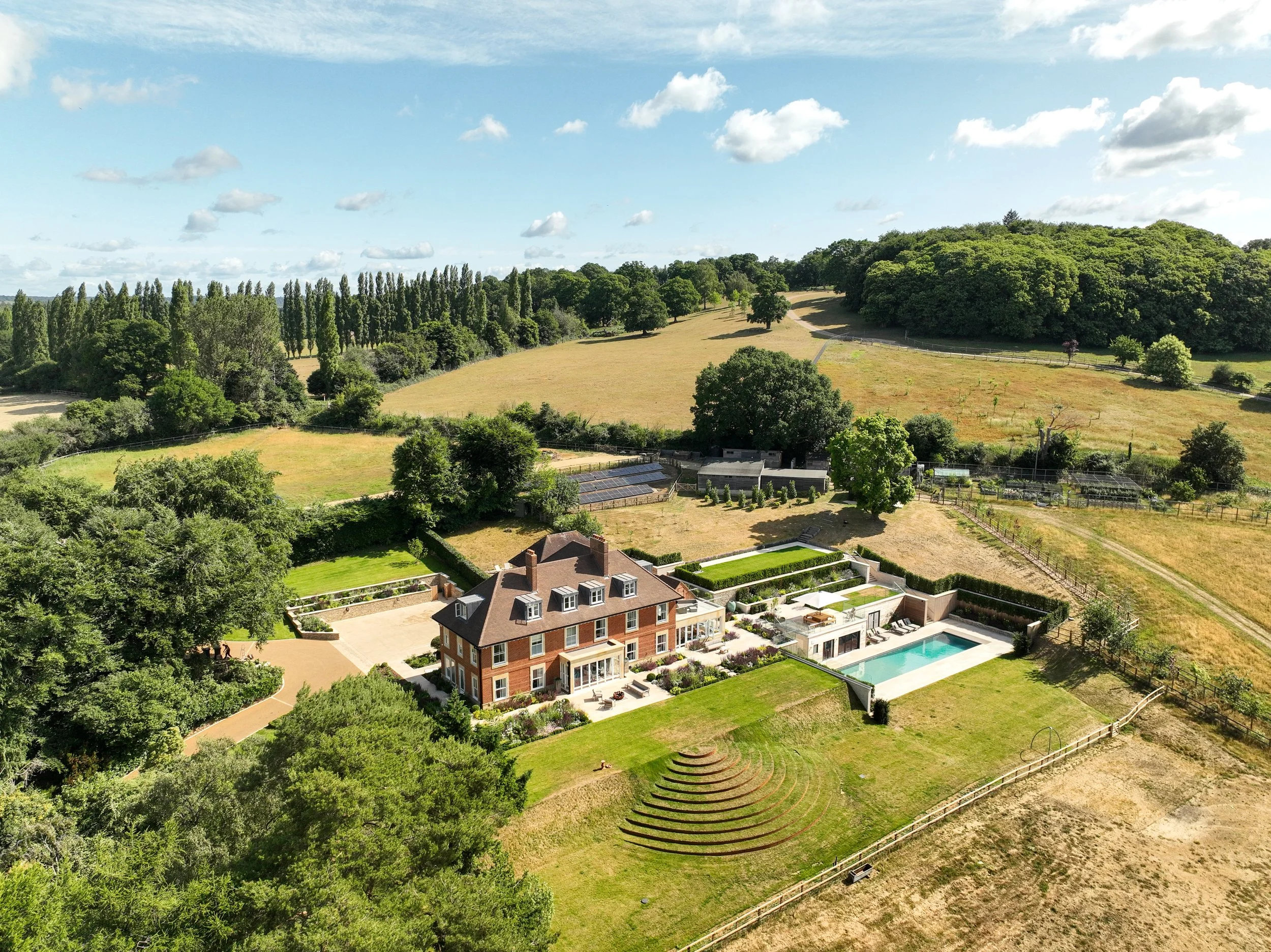  SURREY HILLS COUNTRY HOUSE 