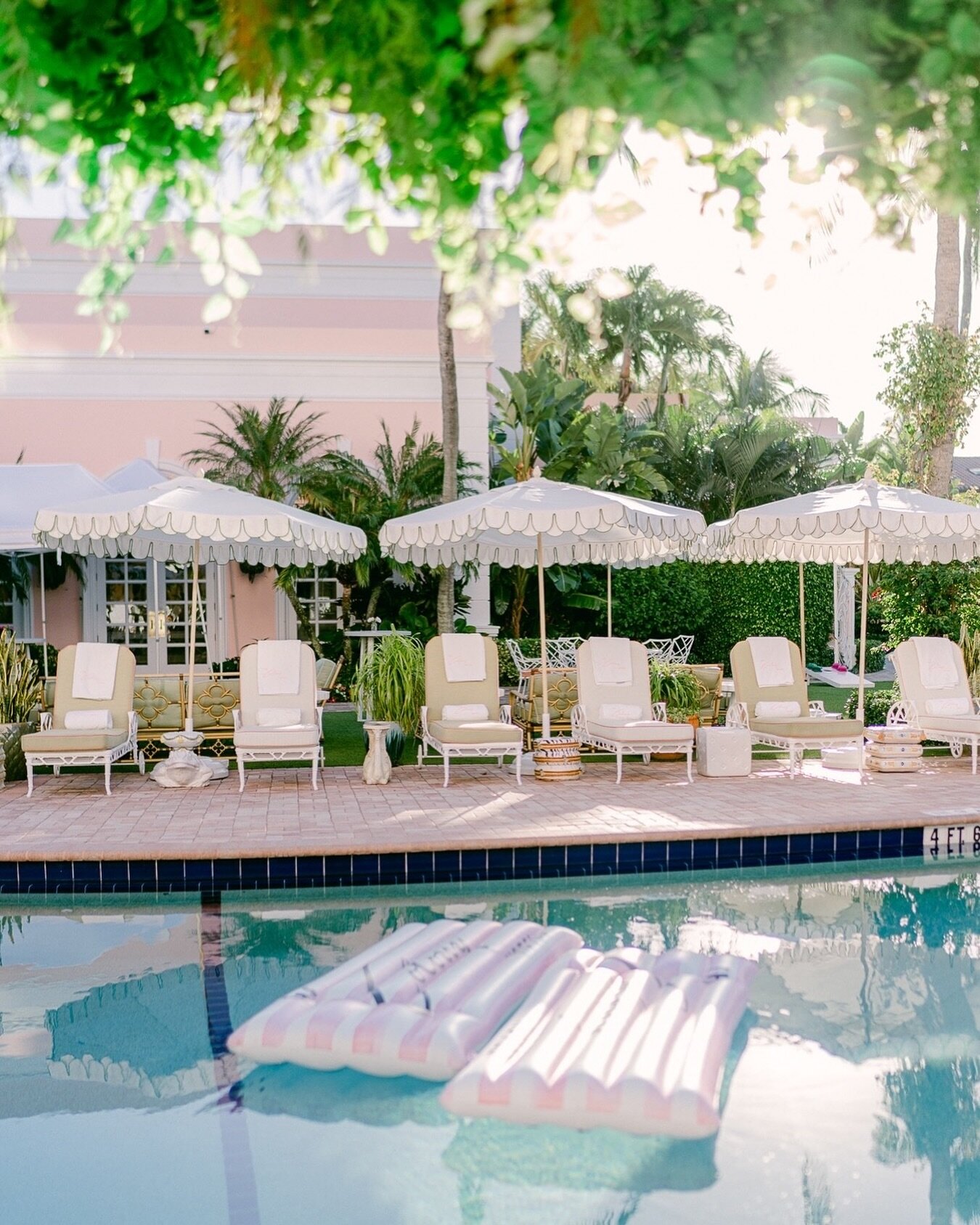 When the vibe is swanky pool day...
⠀⠀⠀⠀⠀⠀⠀⠀⠀
My favorite kind of wedding venue is the charming kind with a view. @thecolonypalmbeach has that 10-fold.  When we photographed Jackie and Kevin&rsquo;s wedding there last year, we were also struck by how