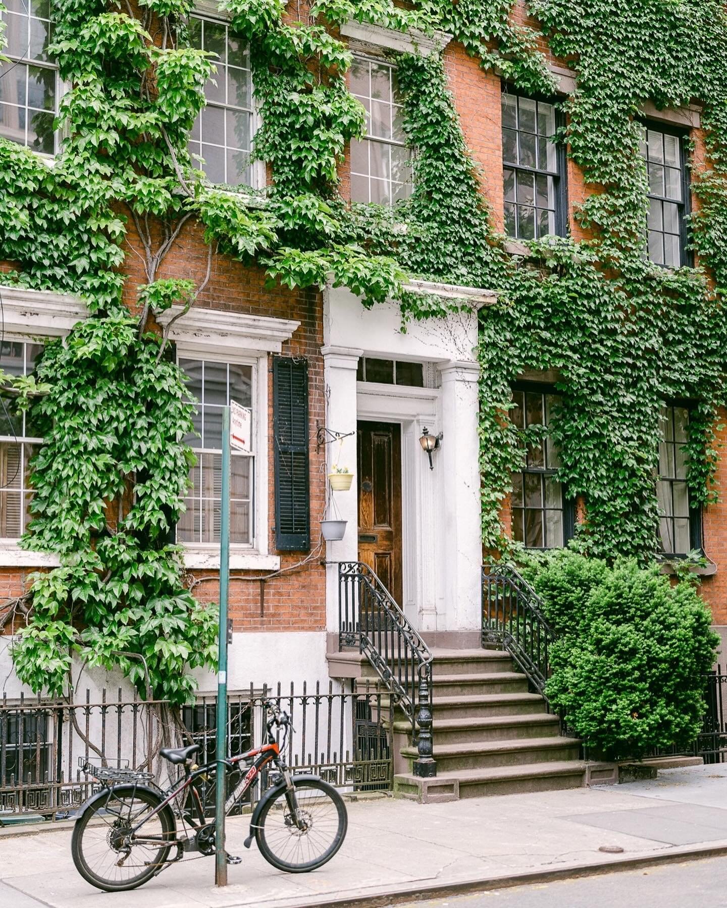 This is my favorite time of the year to visit New York City, right when everything turns green again.  Nothing like walking through the city, finding quaint and charming spots at every turn, especially in the West Village where we took Liz &amp; Rick