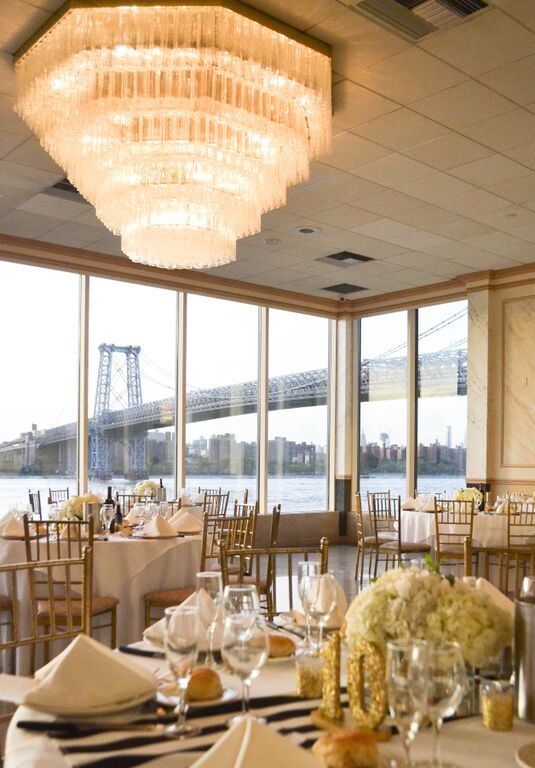 Classic and glittery wedding at Giando's on the Water