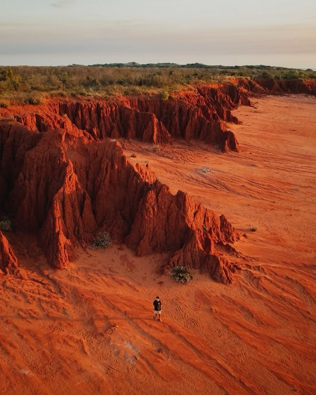 Broome || It&rsquo;s one of those places that doesn&rsquo;t feel real until you see it yourself &mdash; and even then, it&rsquo;s hard to believe.

.
.
.
[Broome photography, WA coastline, travel photographer, red dirt, ocean prints]
