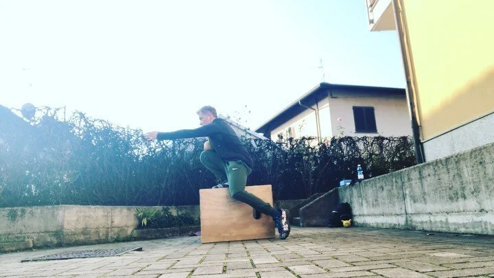 #calisthenics #crossfit #pistolsquat #pistolprogressions #motivation #motivational #gymnastics #box #kettlebell #mattoneyoga #brooks #nike #cavariaconpremezzo #lockdown2  #personaltraineronline #personaltrainer