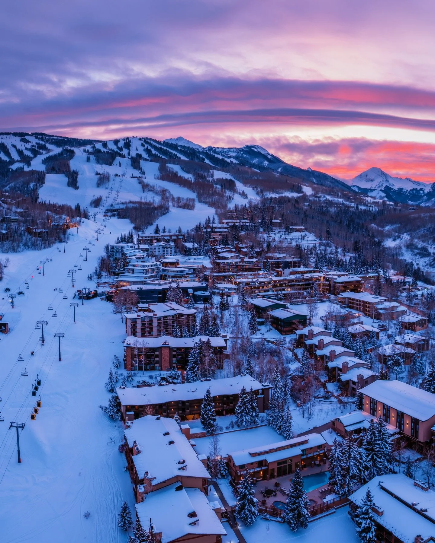 Sunsets lately 😍

#snowmass #aspensnowmass #coloradosunset