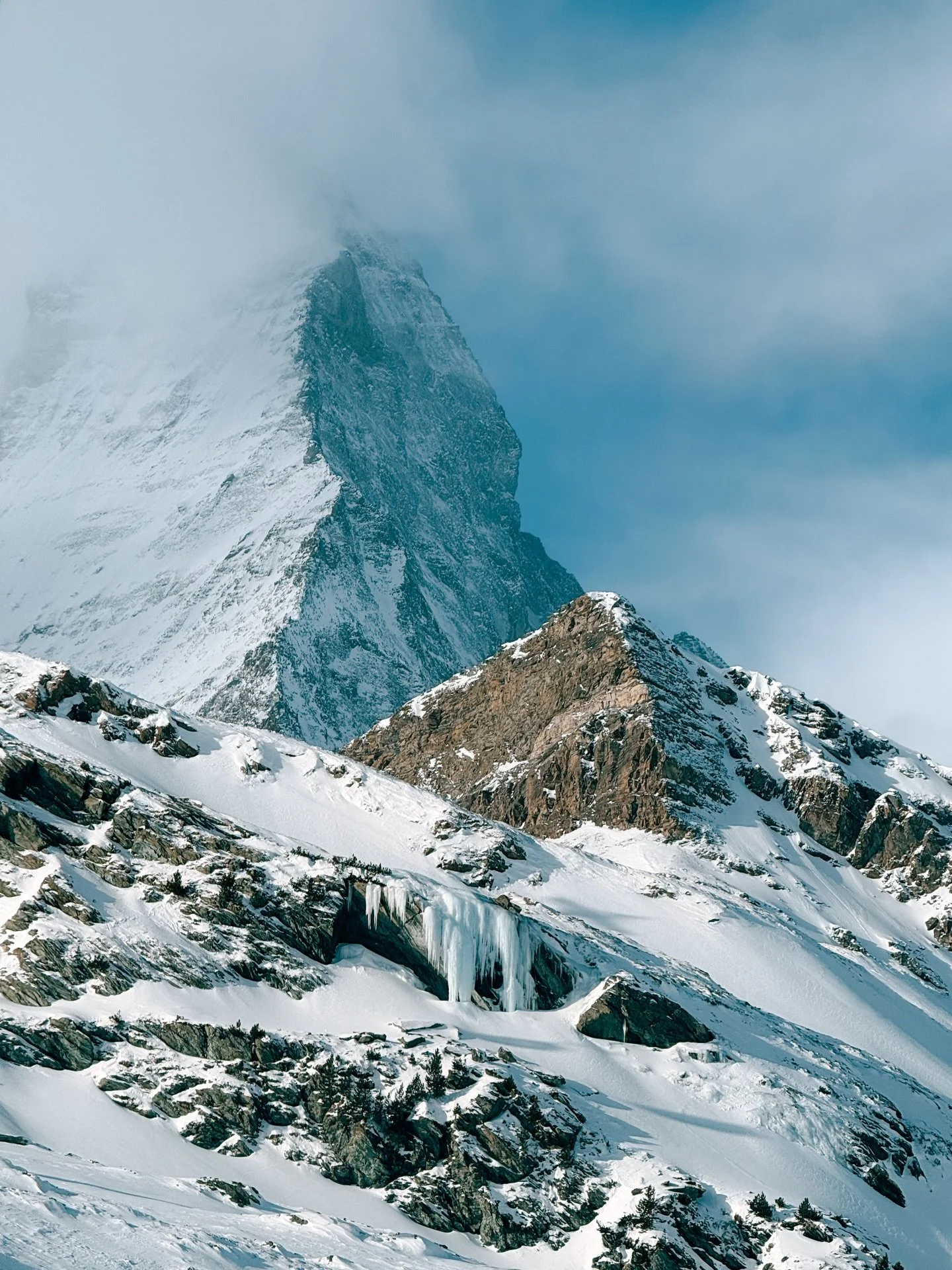Scenes from @zermatt.matterhorn captured with my iPhone and Fuji X100IV

#thebestcameraistheoneyouhavewithyou #zermatt #matterhornglacierparadise