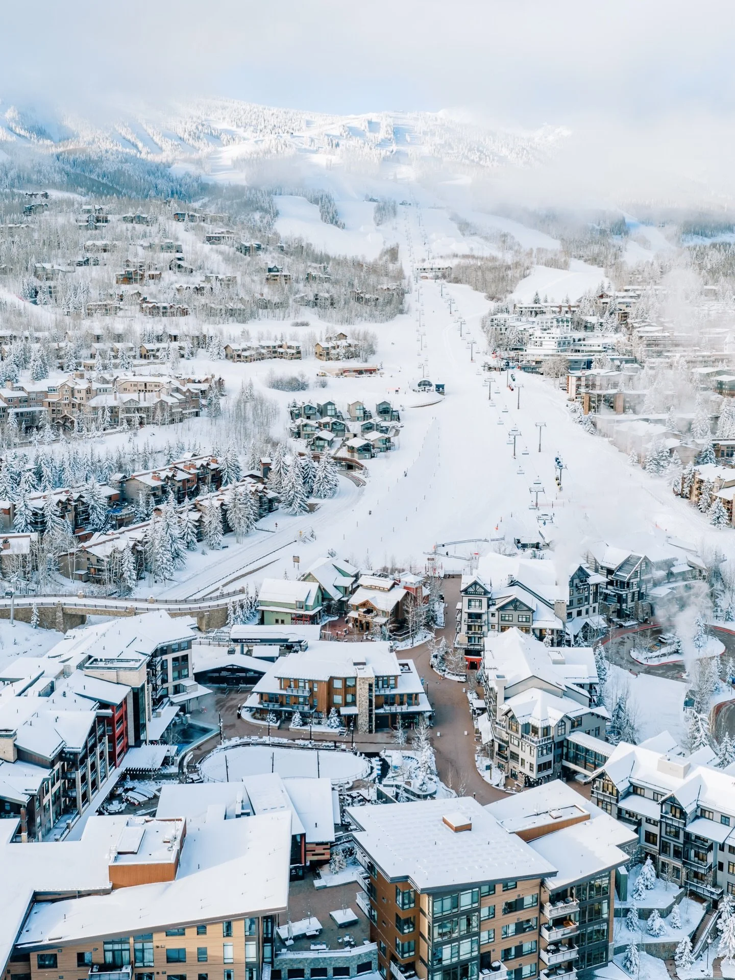 A season closing that came a little too early this year. Worst snowpack in history, still delivered some (rare) powder days. Until next season, Snowmass, come back with a bang! 

#aspensnowmass #snowmass
