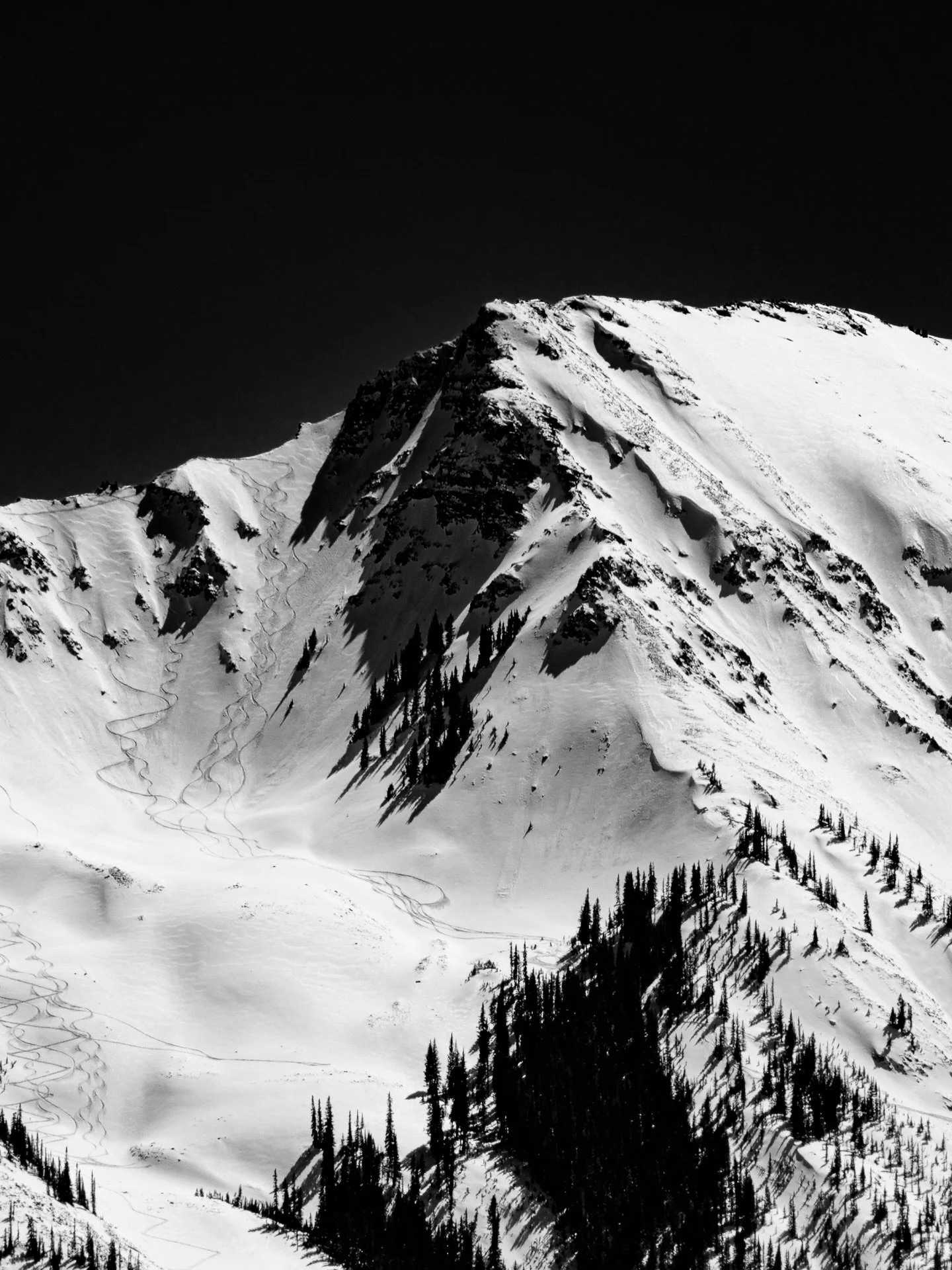 Whenever I see lines in the backcountry, I wonder if that&rsquo;s @nic.isgrig out there?! 😄

#backcountrylines