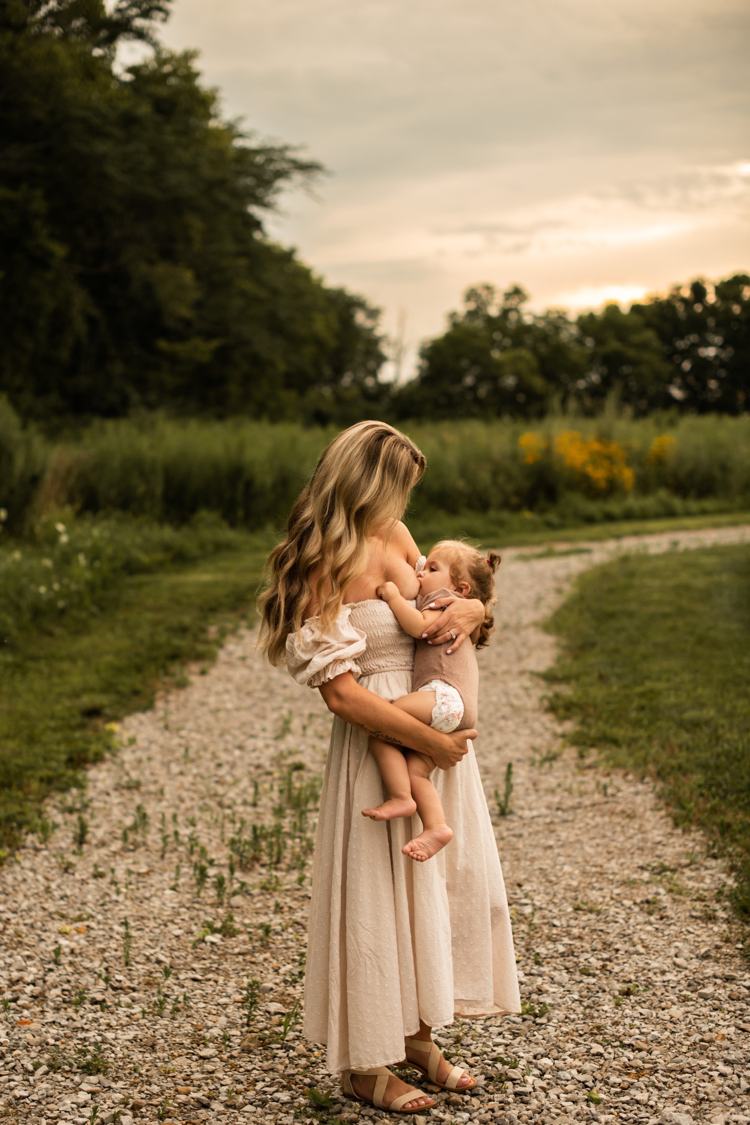 The Quiet Magic of Capturing a Breastfeeding Session…