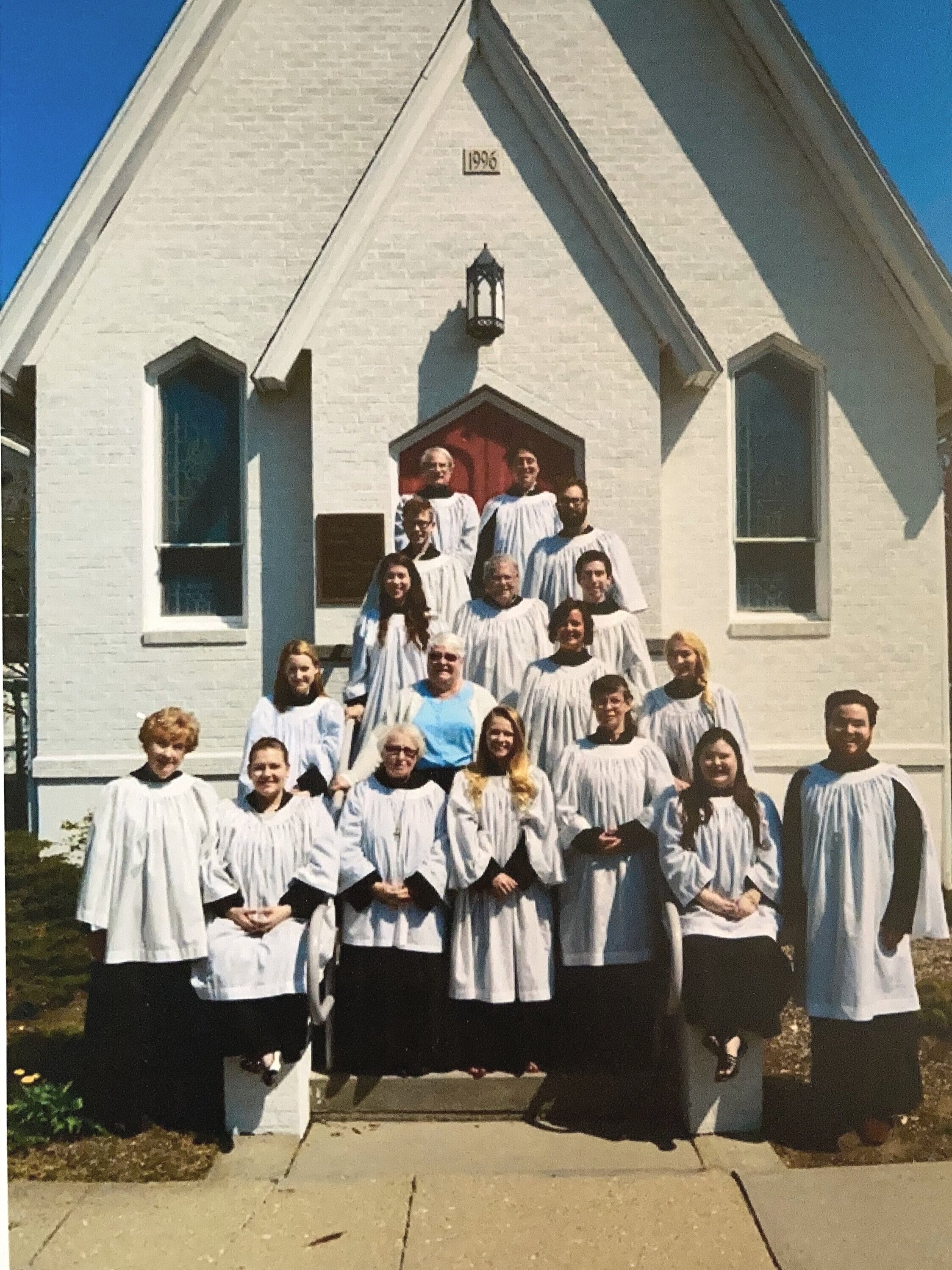 From 2014-2020 Chase served as the Choirmaster of St. John’s Episcopal Church of Mt. Pleasant, MI.  He lead a choir of between between 6-10 parishioner singers and a staff of 4 choral scholars in Sunday morning and Evensong services.