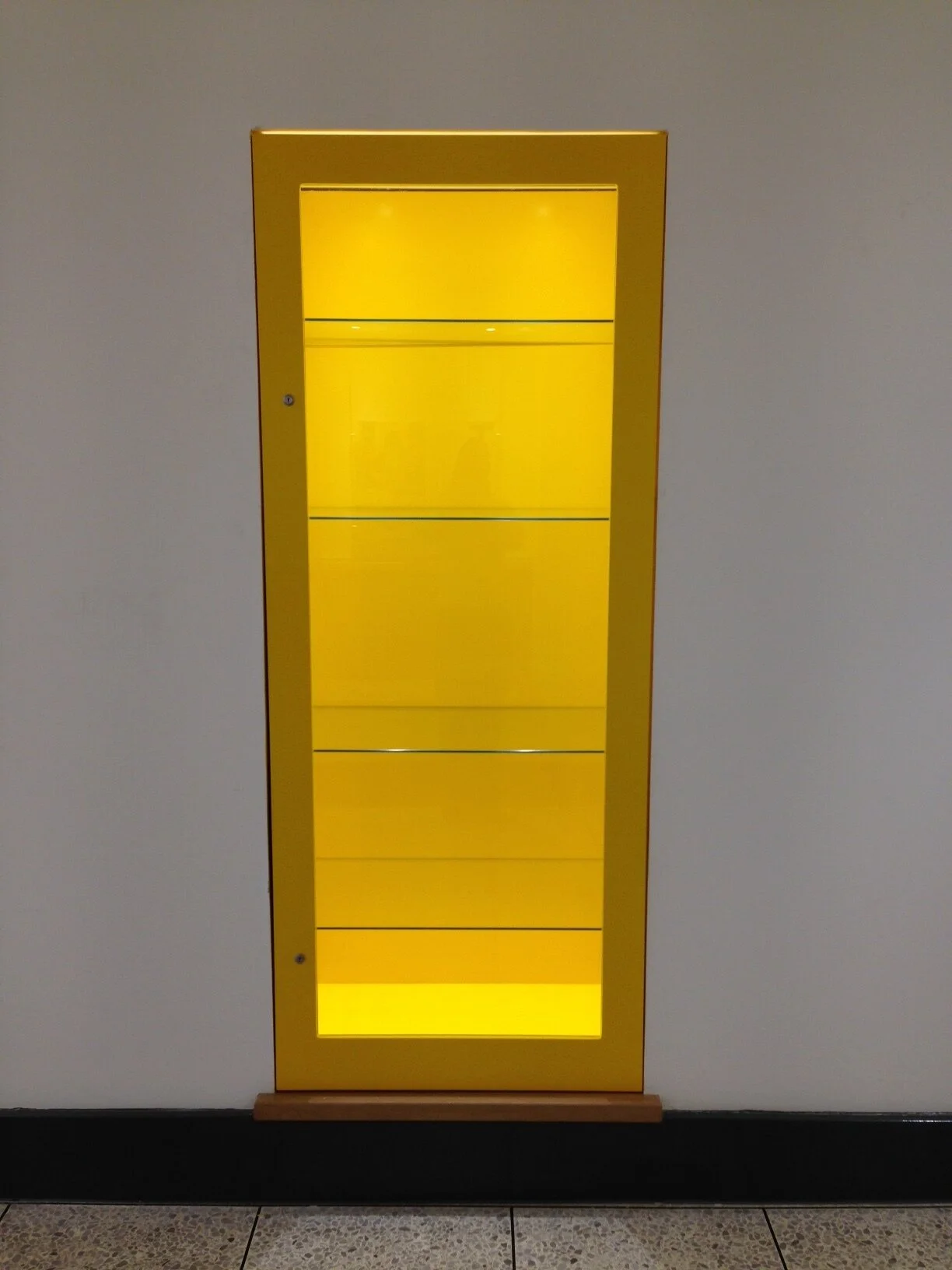 Alcove display cases can be personalised in a range of colours